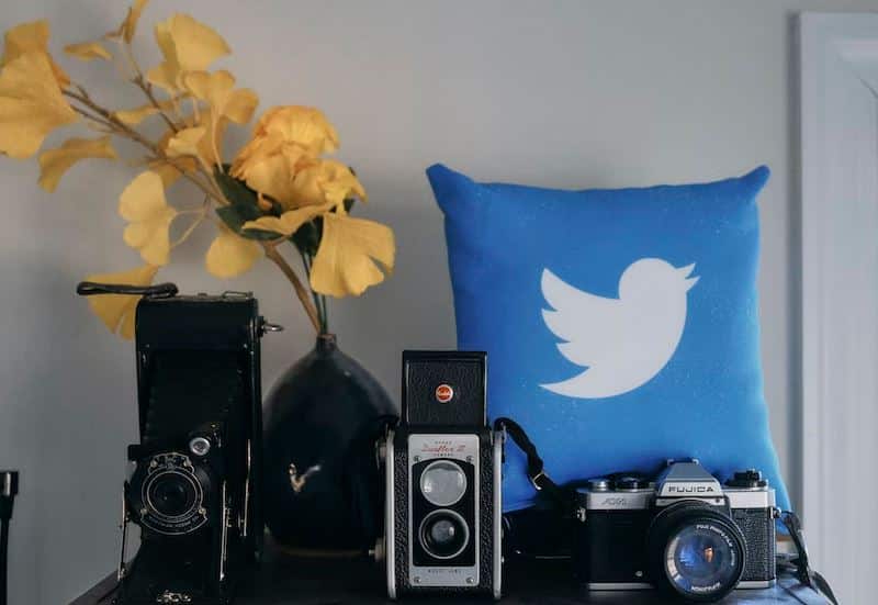 How Can Artists Utilize Twitter as their Portfolio?